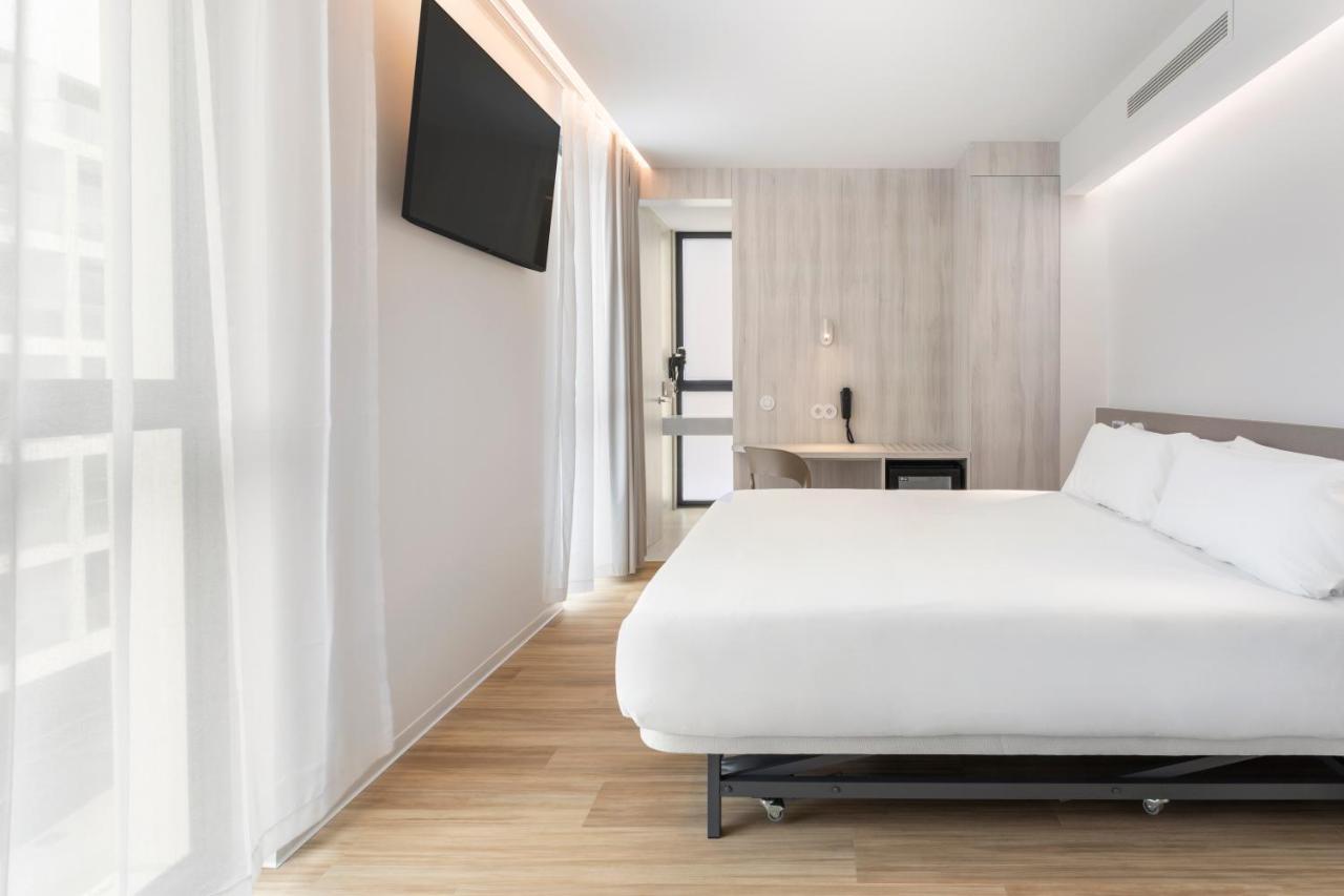 B&B Hotel Санто Тирсо Екстериор снимка