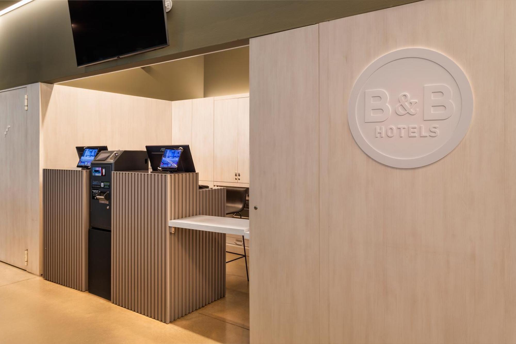 B&B Hotel Санто Тирсо Екстериор снимка